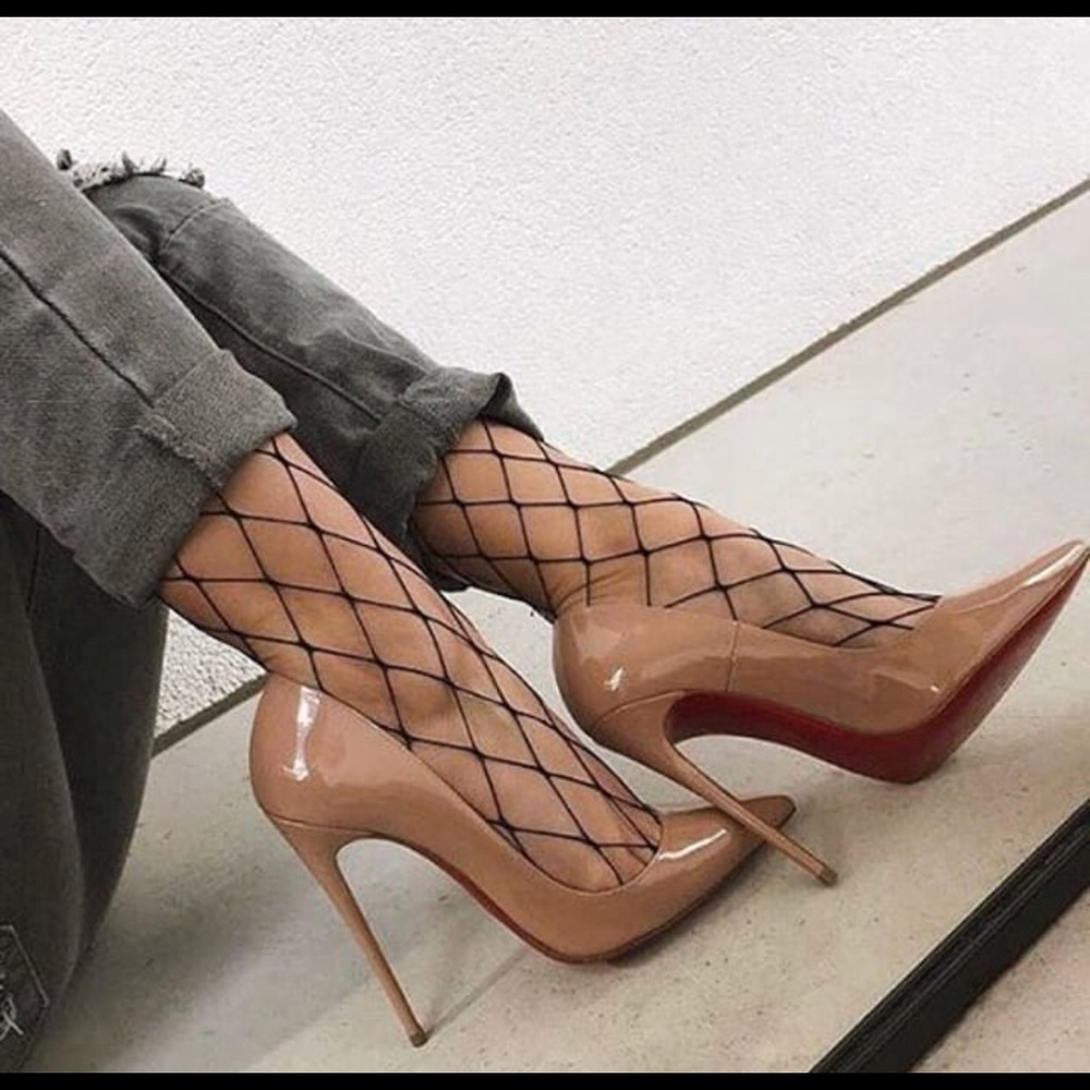 🔑 Incl. these Fishnet stockings in your bundle💣